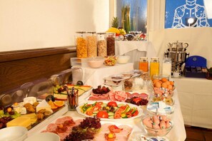 Frühstücksbuffet unter der Woche gegen Gebühr
