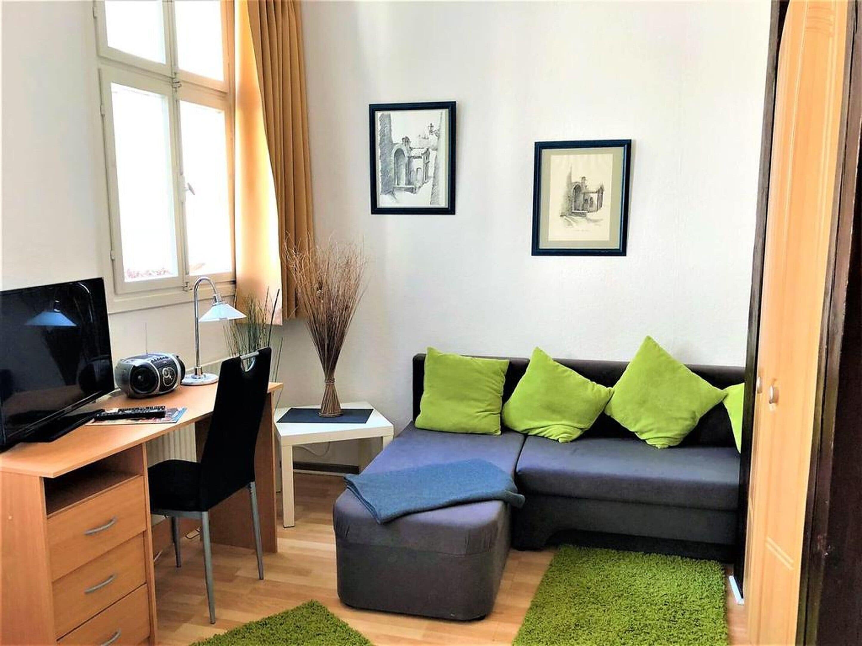 Familienapartment | Wohnbereich | Fernseher