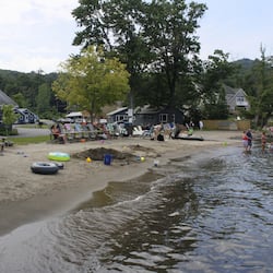 Plage privée, kayak, canoë, pêche sur place