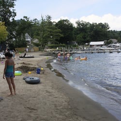 Plage privée, kayak, canoë, pêche sur place