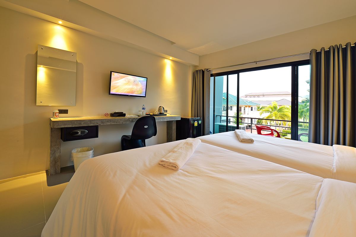 standard twin room (with balcony) | minibar, free wifi