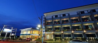 Riverside Hotel