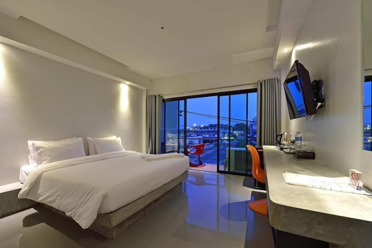 Minibar, WiFi (free)