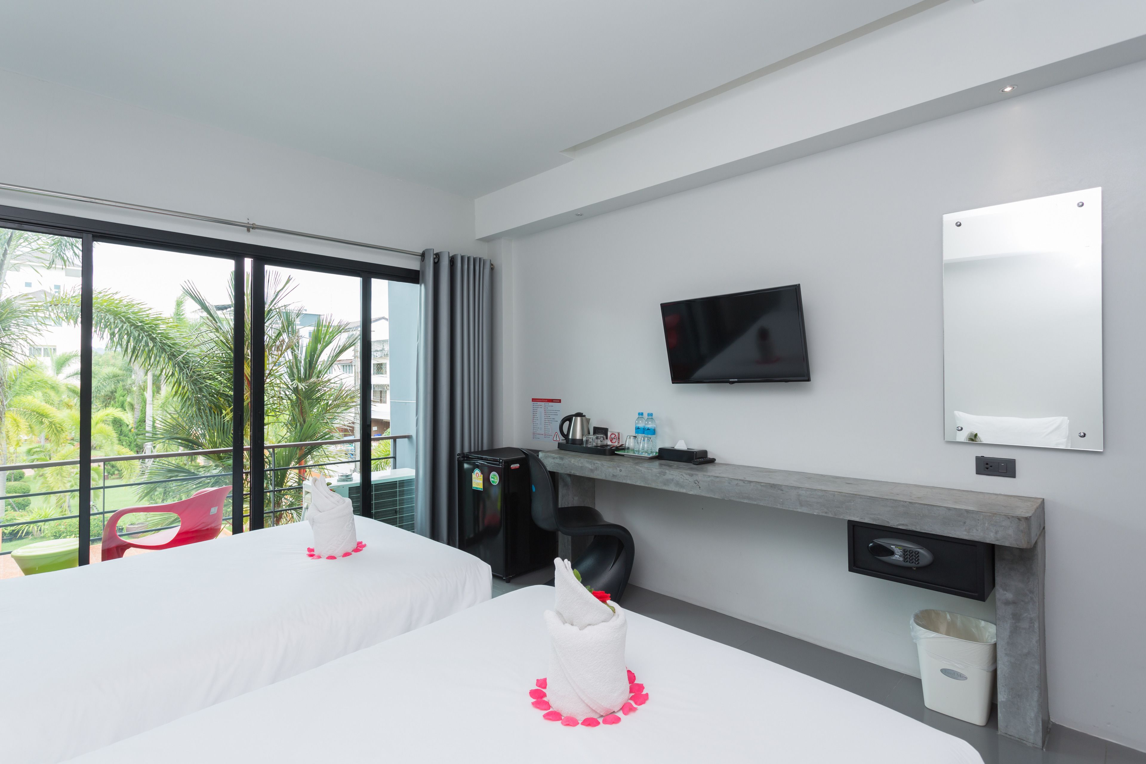 standard twin room (with balcony) | minibar, free wifi
