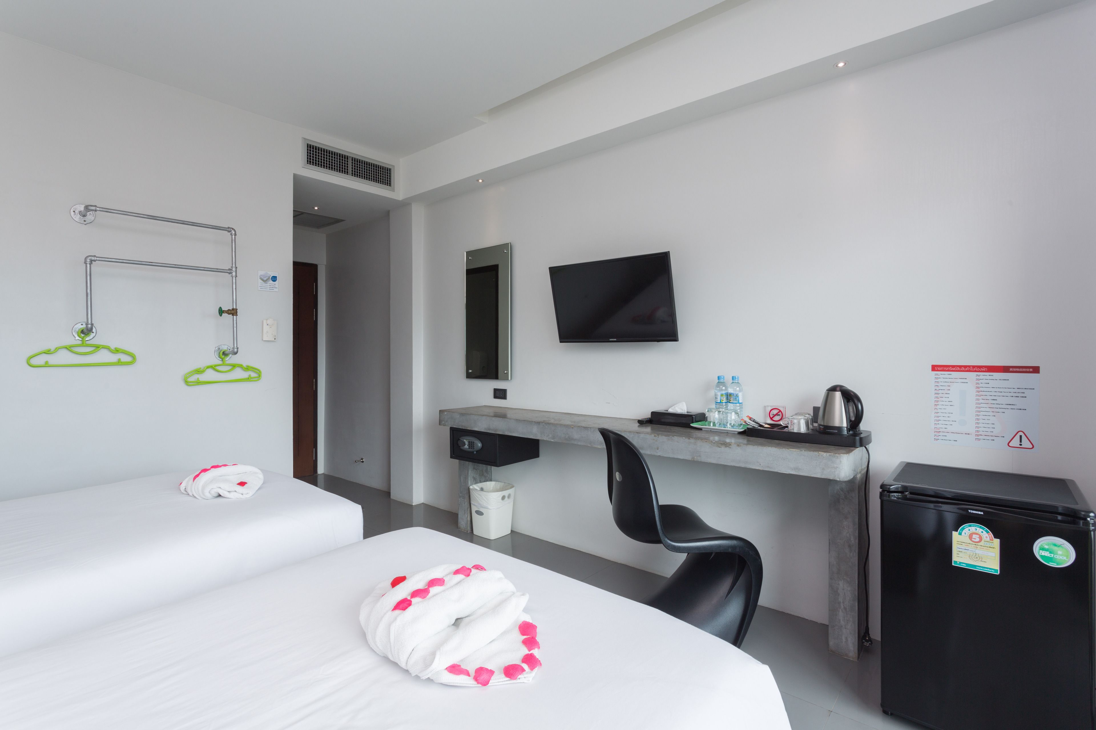 standard twin room (with balcony) | minibar, free wifi