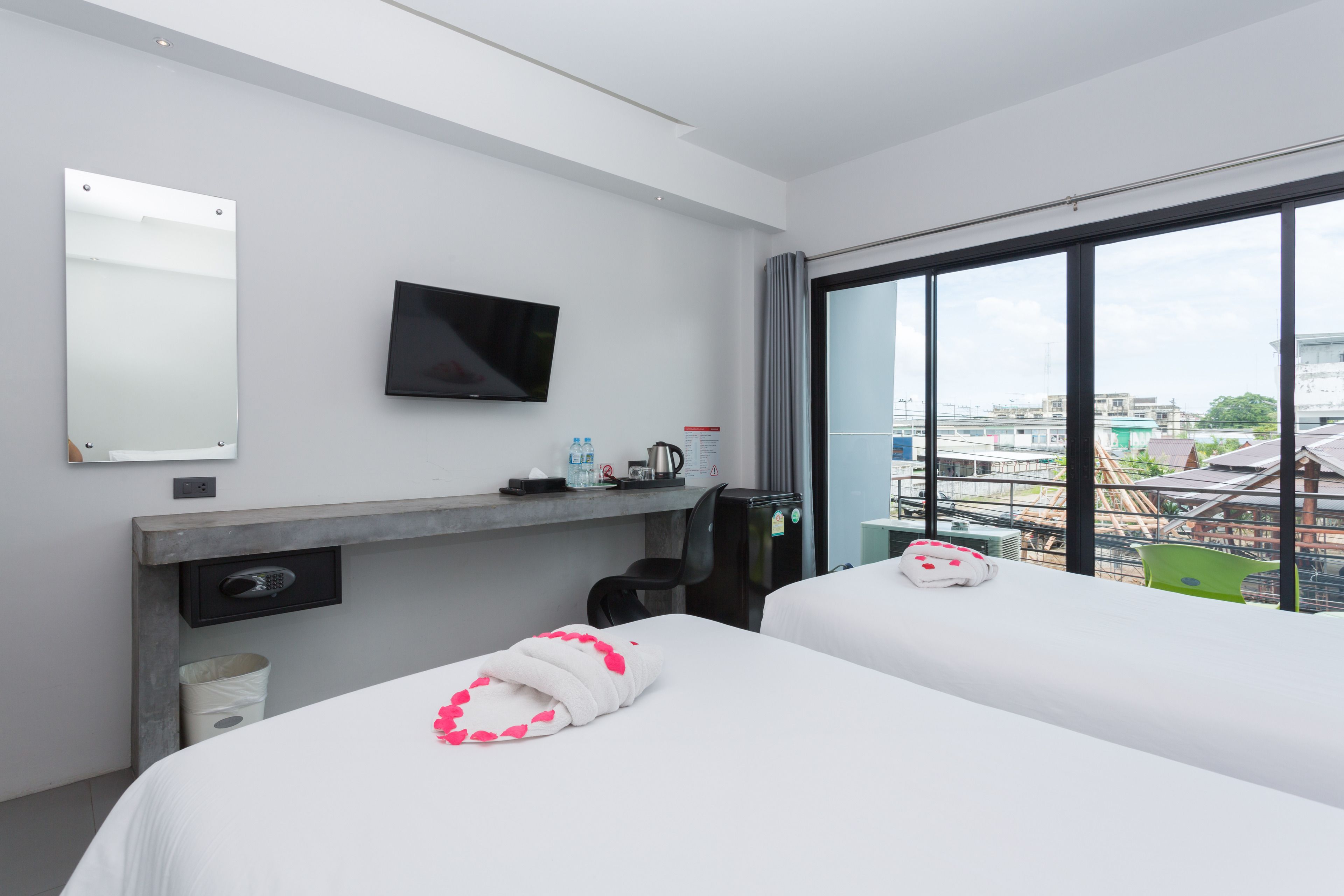 standard twin room (with balcony) | minibar, free wifi