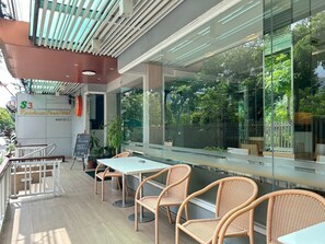 Vista frontal de la propiedad