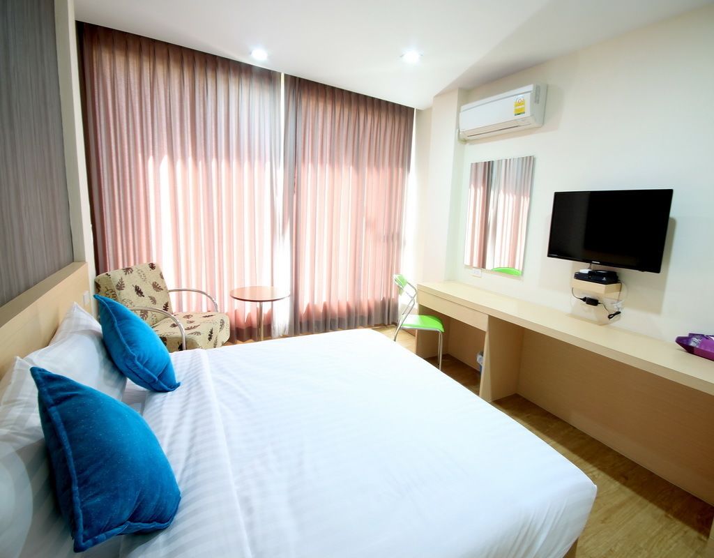 superior double room, garden view | in-room safe, desk, free wifi, bed sheets
