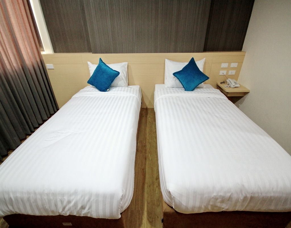 superior twin room, city view | in-room safe, desk, free wifi, bed sheets