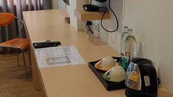 Caja de seguridad en la habitación, escritorio y wifi gratis