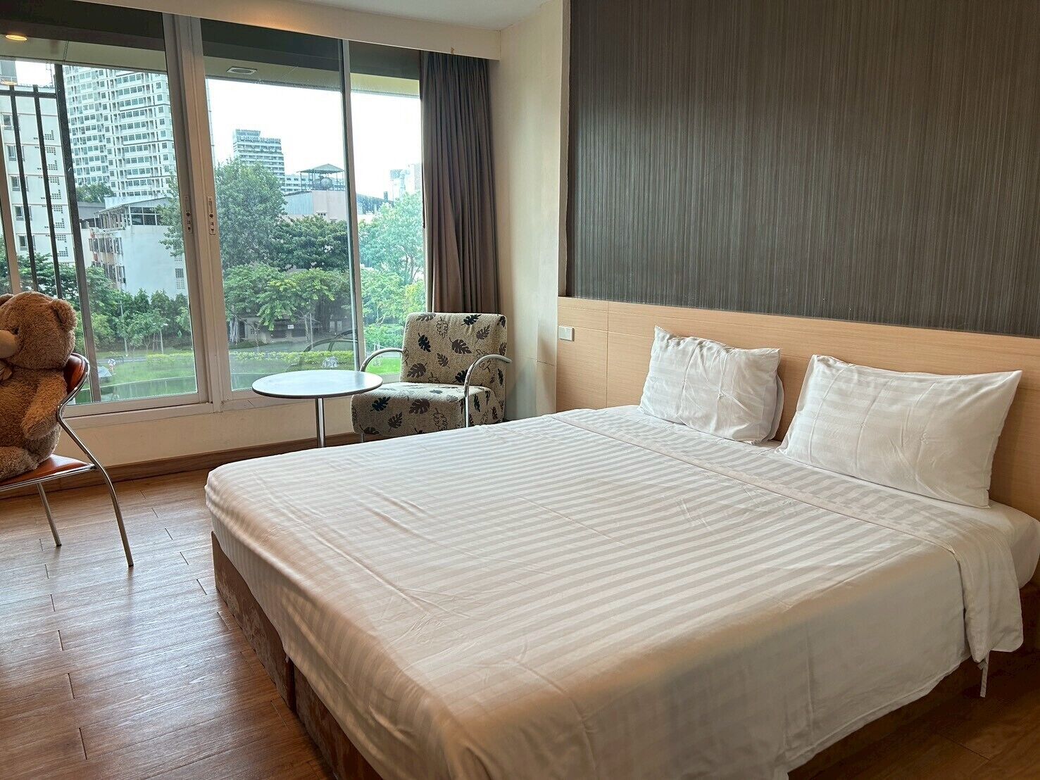 Superior Double Room, Garden View | In-room safe, desk, free WiFi, bed sheets