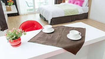 Khu vực ăn uống tại phòng