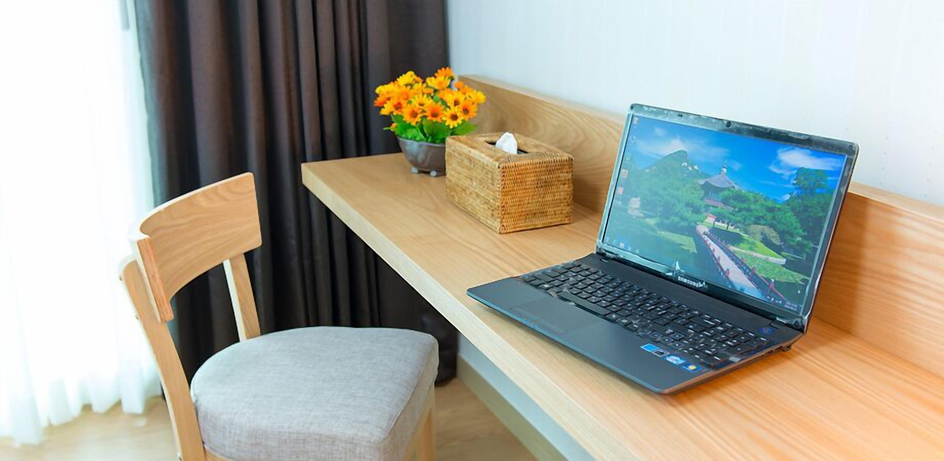 in-room business centre