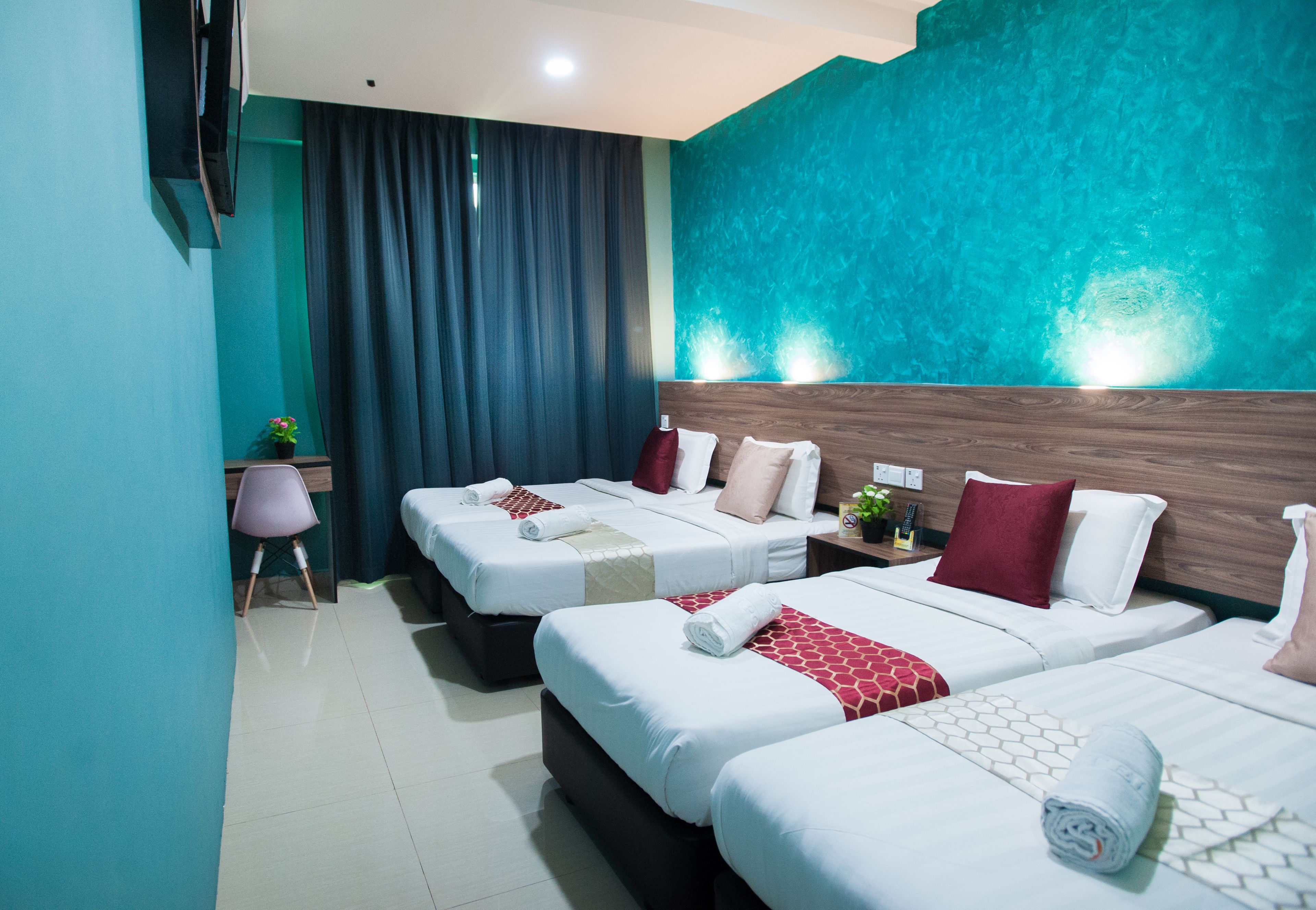 1 bedroom, in-room safe, desk, blackout curtains