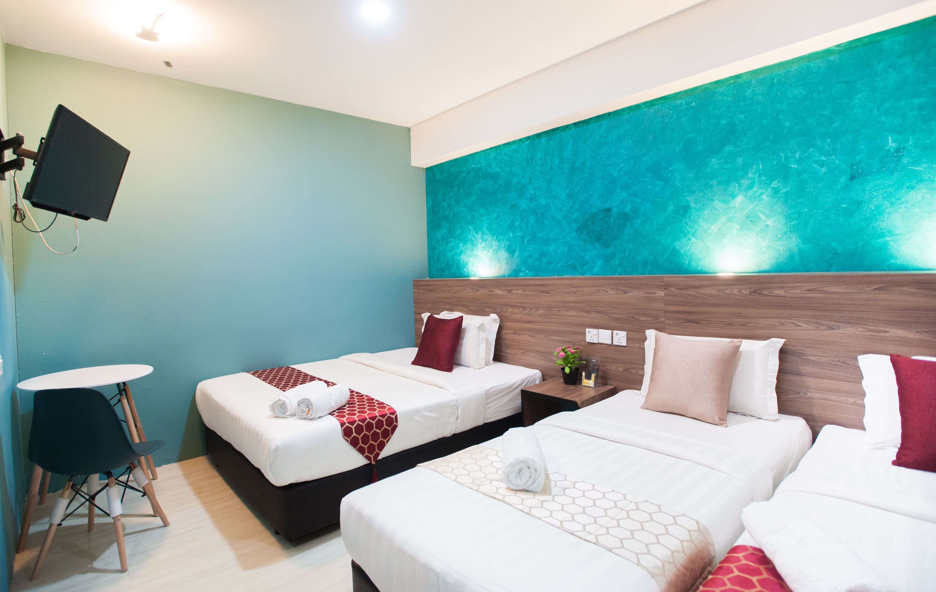 family suite | 1 bedroom, in-room safe, desk, blackout curtains