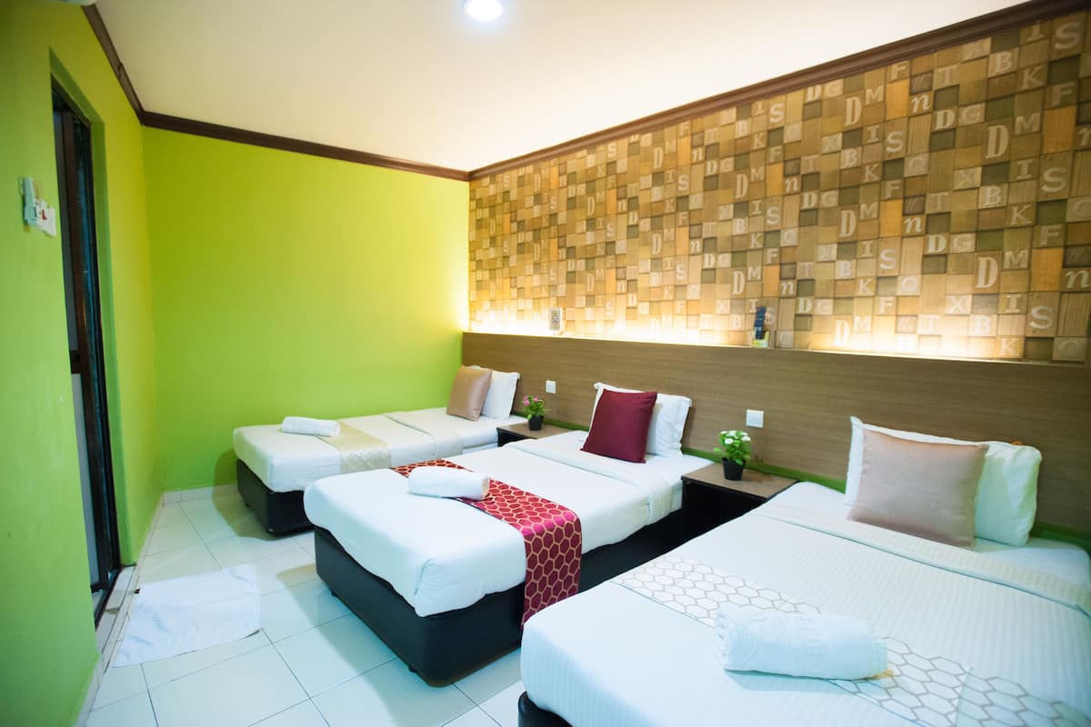 deluxe triple room | 1 bedroom, in-room safe, desk, blackout curtains