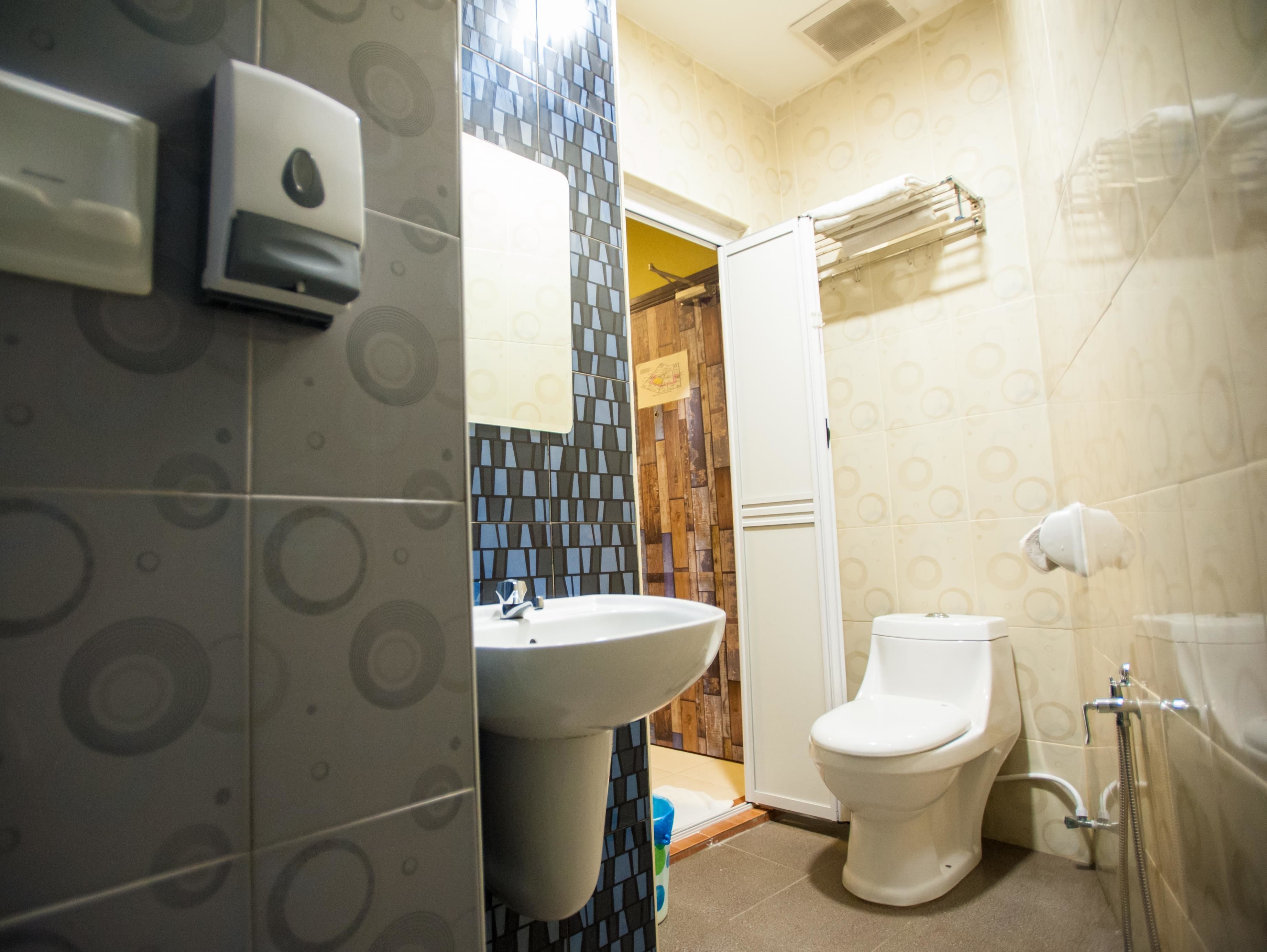deluxe triple room | bathroom | shower, rainfall showerhead, free toiletries, bidet