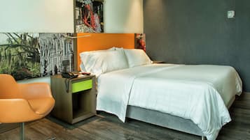 Habitación, 1 cama Queen size | Ropa de cama de alta calidad y caja de seguridad en la habitación