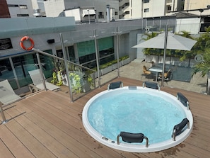 Bain à remous extérieur