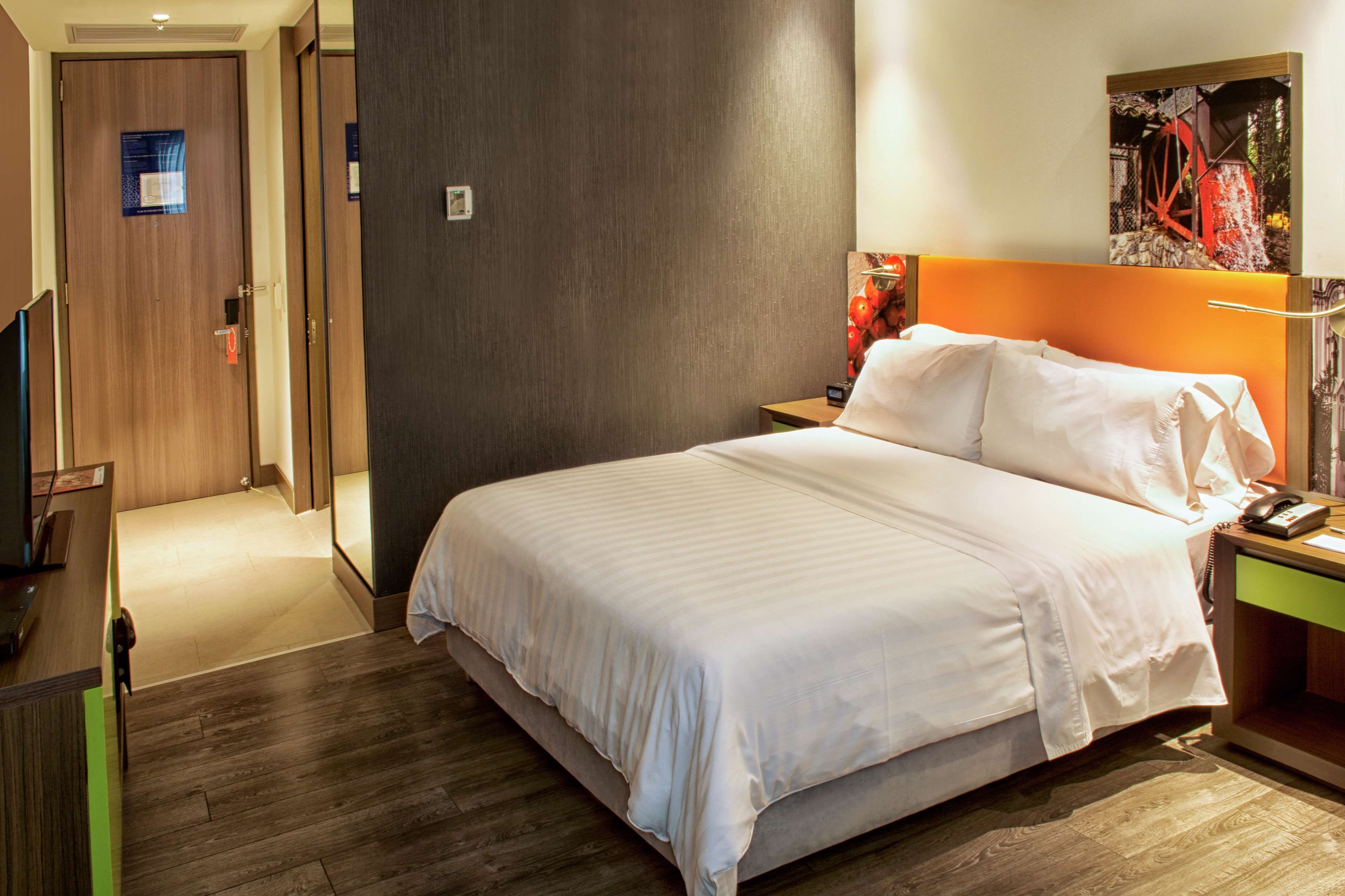 room, 1 queen bed, accessible | premium bedding, in-room safe, desk, soundproofing