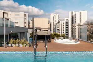 Outdoor pool - Hampton by Hilton Cali, Colombia (Cali)