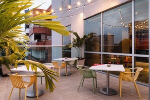 Terrace/patio - Hampton by Hilton Cali, Colombia (Cali)