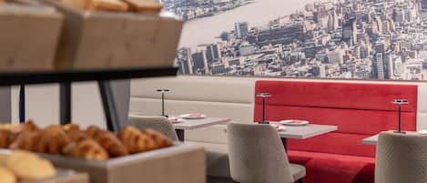 Desayuno buffet todos los días (con cargo)