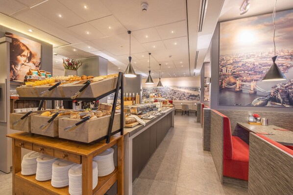 Desayuno buffet diario (EUR 22.50 por persona)