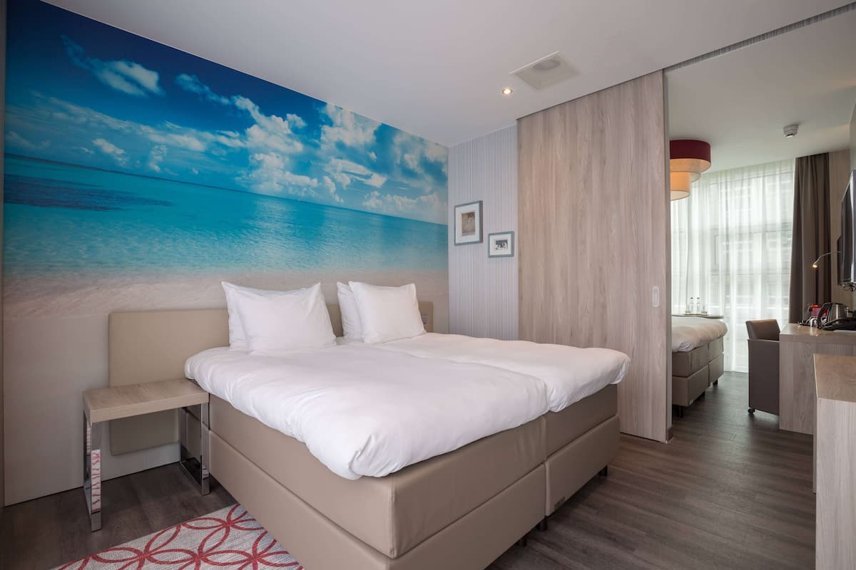 Family Room, Multiple Beds