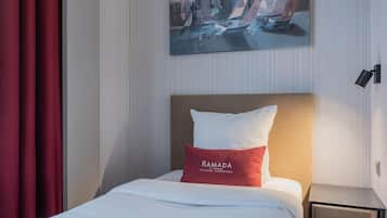 Deluxe kamer, meerdere bedden, bad (Steam Shower) | Een kluis op de kamer, een bureau, geluiddichte muren, gratis wifi