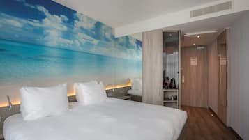 In-room safe, desk, soundproofing, free WiFi