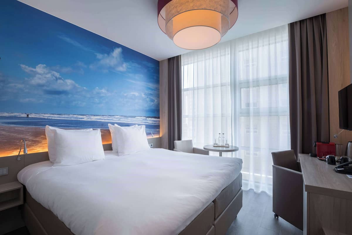 Room, 1 King Bed (Shower)