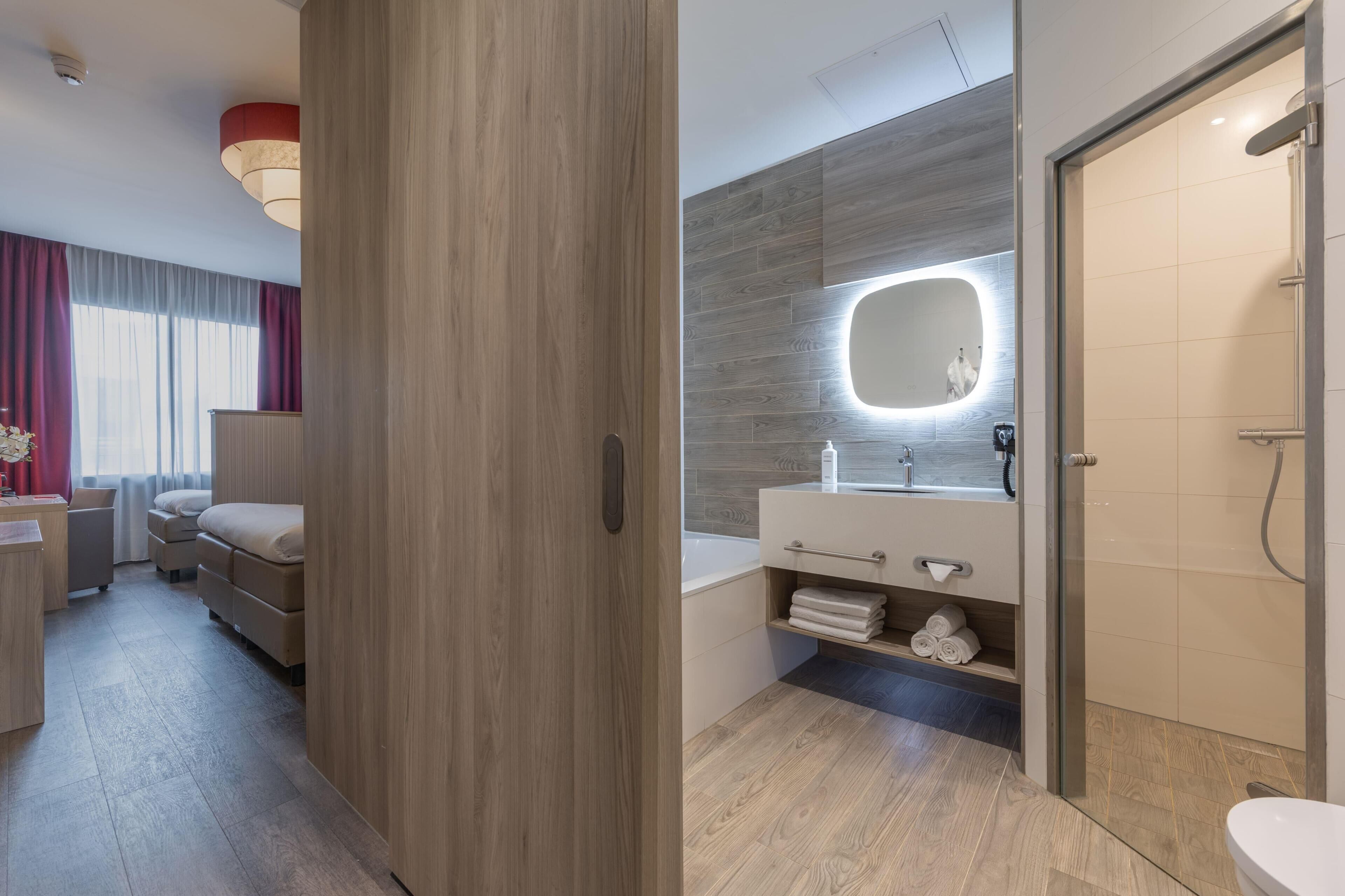 Deluxe kamer, meerdere bedden, bad (Steam Shower) | Badkamer