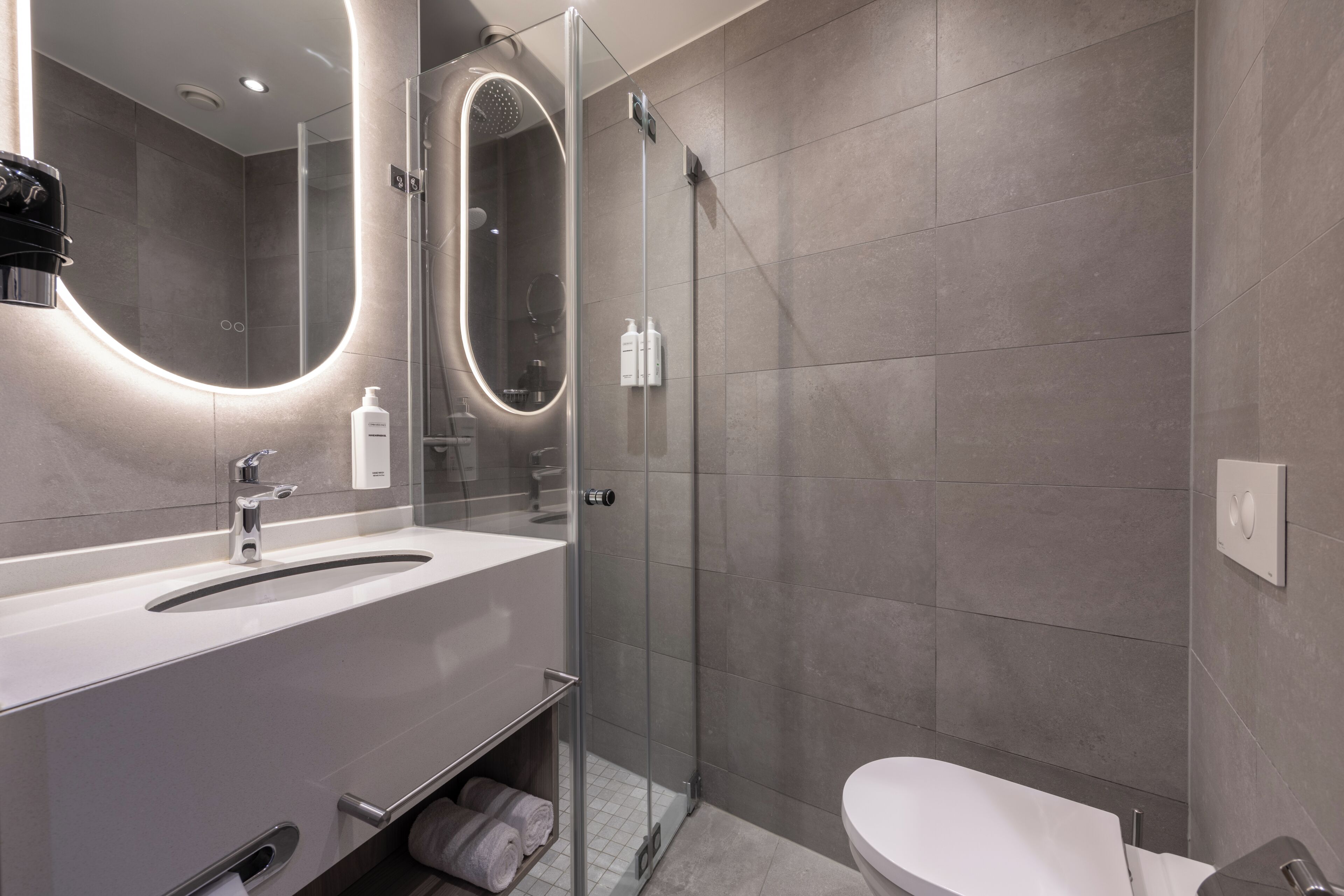 Kamar, 1 Tempat Tidur King (Shower) | Kamar mandi | Perlengkapan kamar mandi ramah lingkungan, pengering rambut,  dan handuk