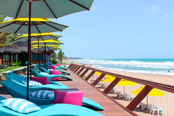 Vista para praia/oceano