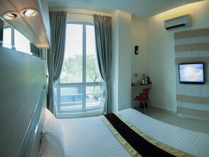 Desk, iron/ironing board, free WiFi, bed sheets - Avantgarde Hotel (Johor Bahru)