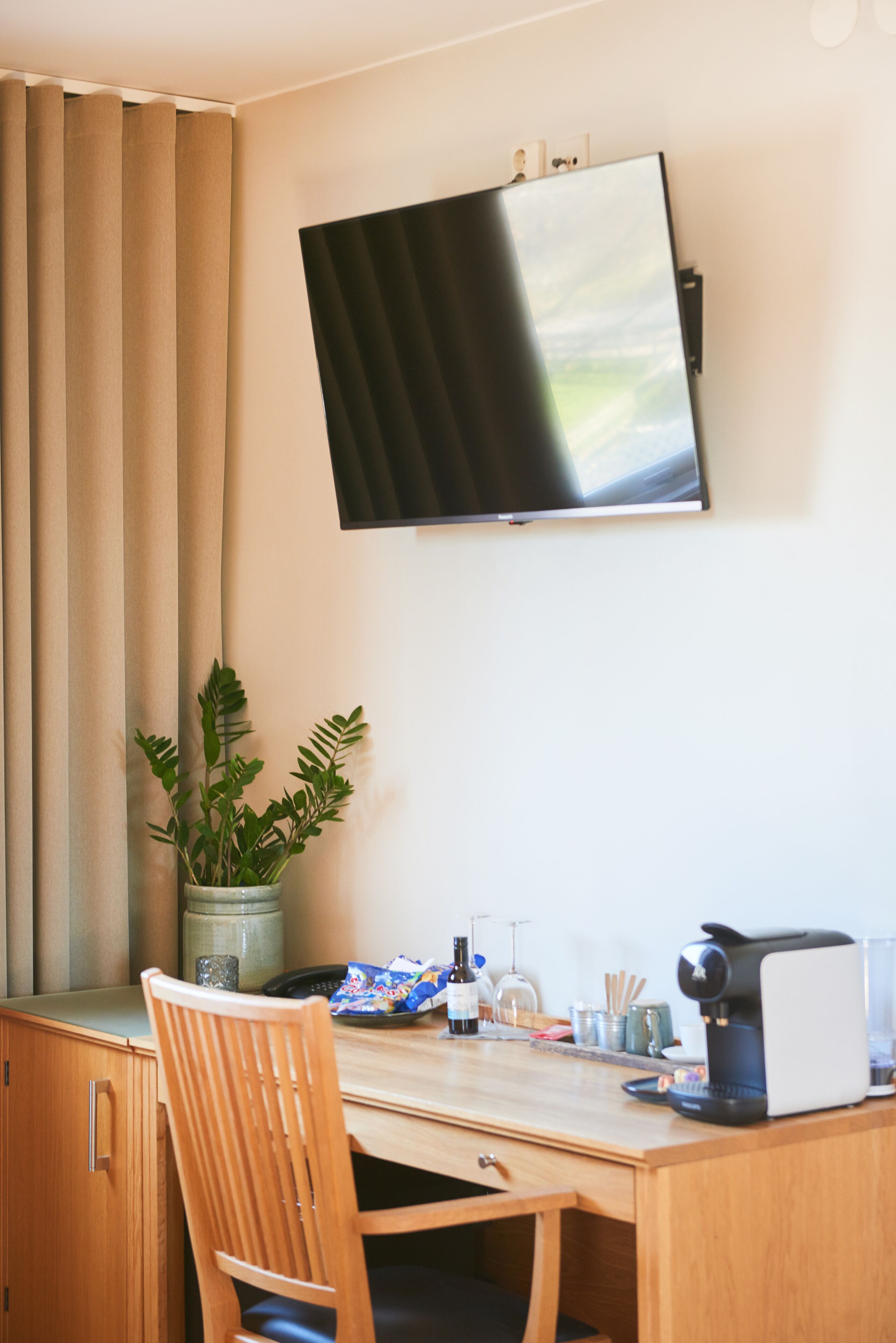 suite | 1 bedroom, minibar, in-room safe, desk