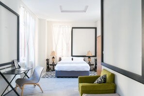 Honeymoon Suite, 1 Queen Bed, City View (Suite)