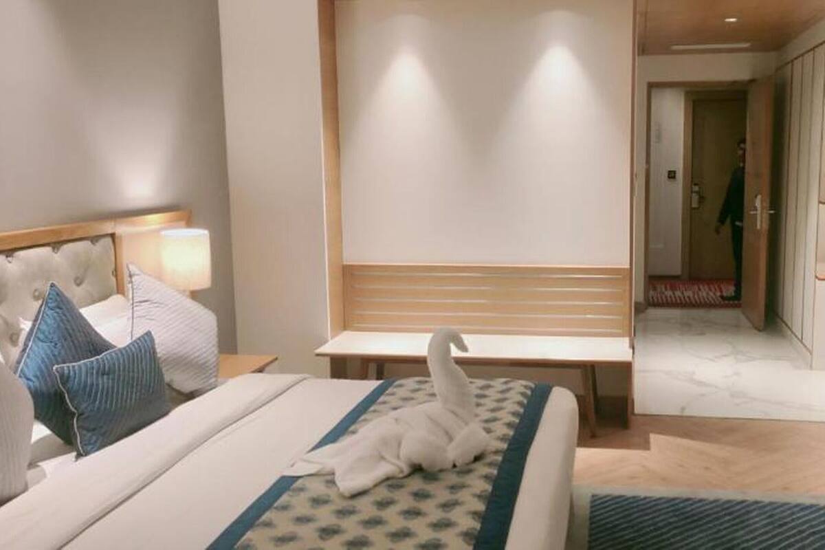 Elite Room  | Minibar, in-room safe, desk, WiFi (free)
