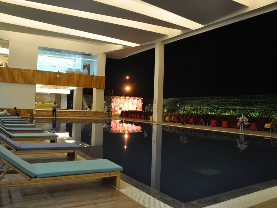 Una piscina cubierta