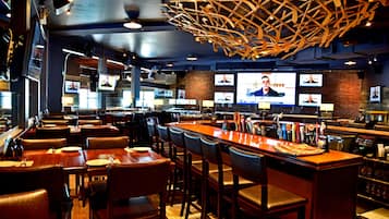 Petit déjeuner, déjeuner et dîner servis sur place