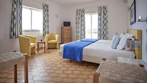 Cots/infant beds, rollaway beds, free WiFi