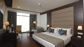 Deluxe Room | Minibar, in-room safe, free WiFi