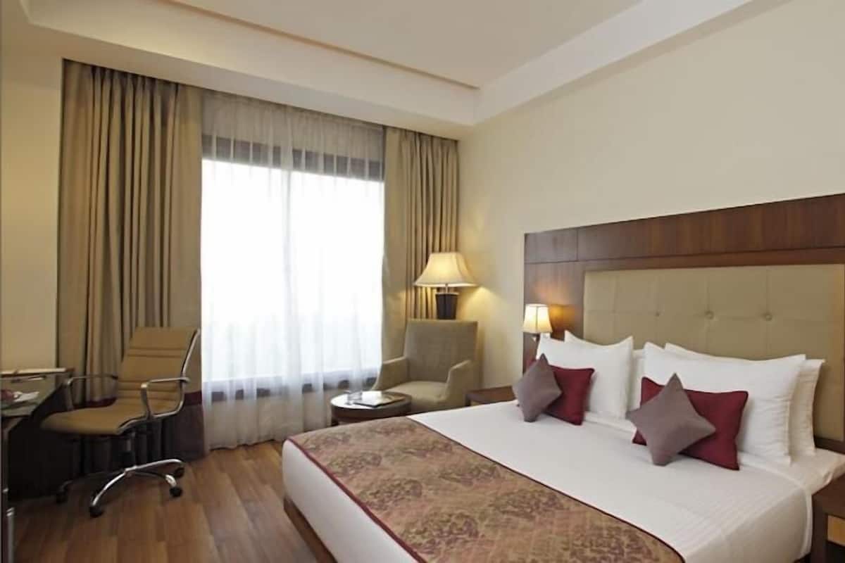 Minibar, in-room safe, free WiFi