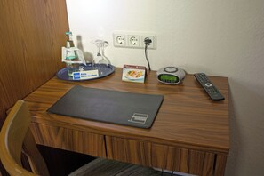 Economy Single Room | Desk, free WiFi, bed sheets