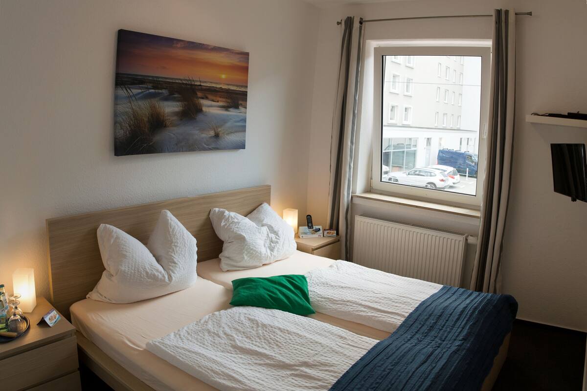 Standard Double Room | Desk, WiFi (free), bed sheets
