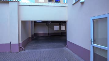 Estacionamiento (EUR 8 por noche)