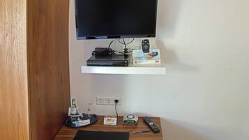 Economy Single Room | Desk, free WiFi, bed sheets