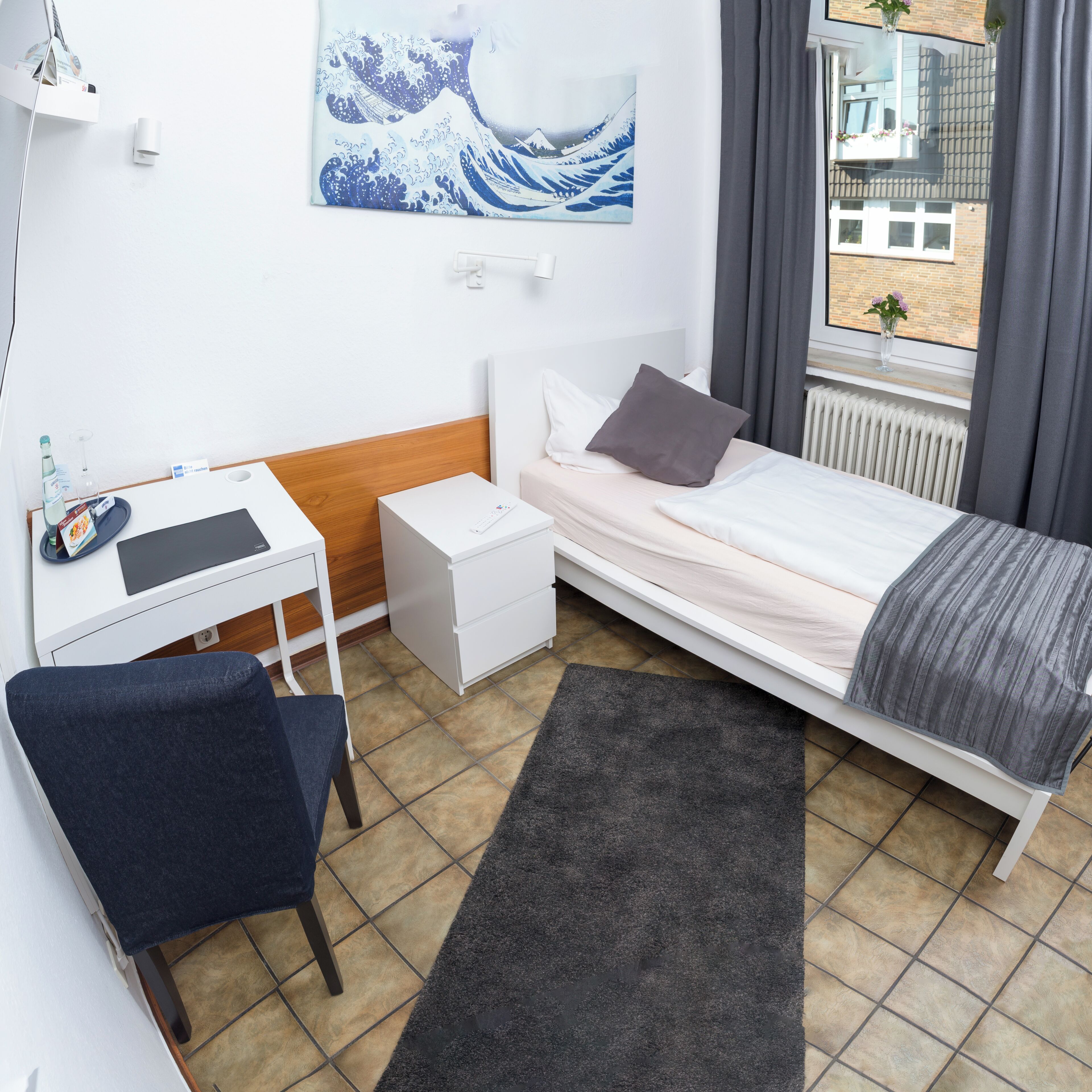 Enkeltrom – standard | Skrivebord, wi-fi (inkludert) og sengetøy