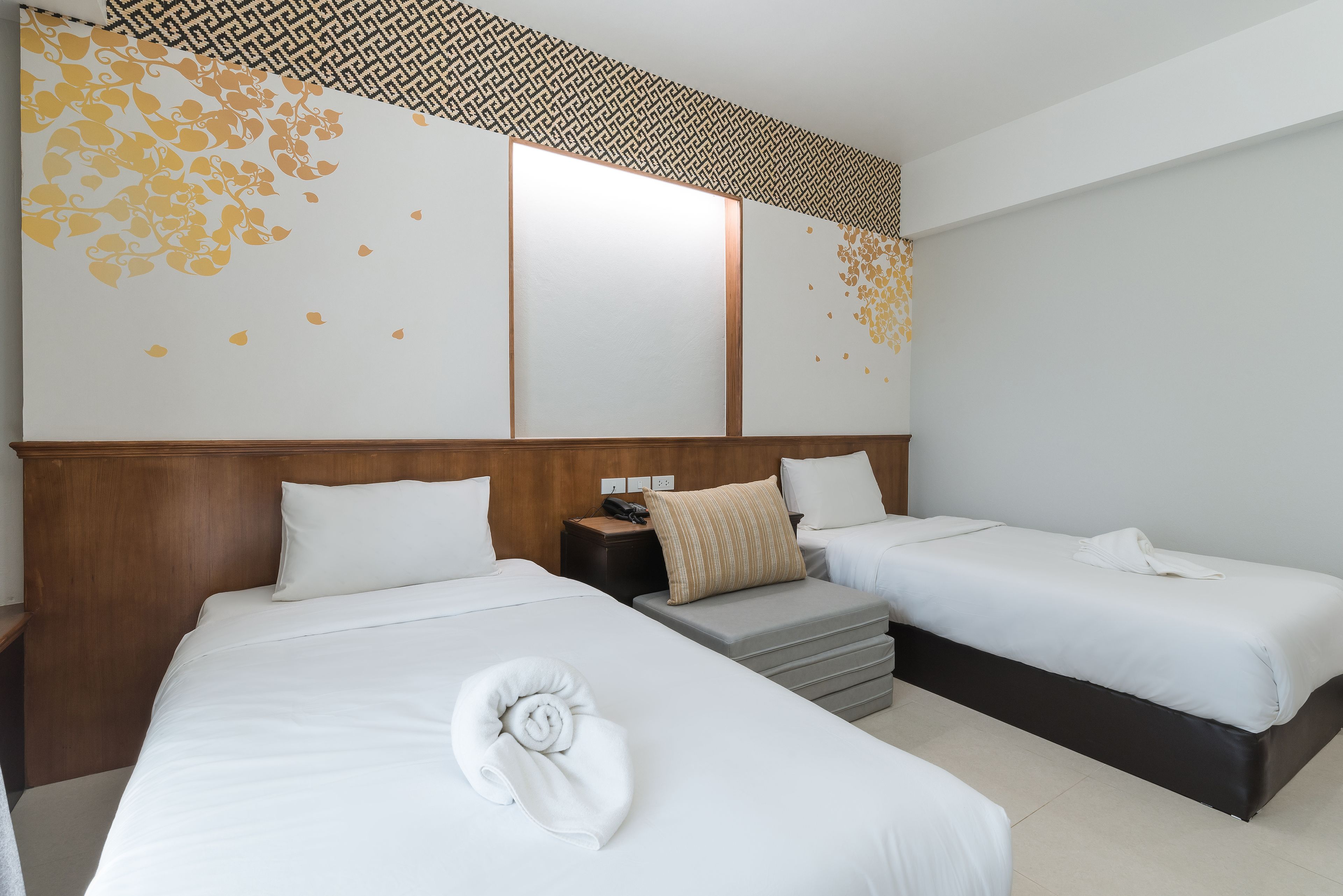 superior twin room, 2 single beds, pool view | minibar, in-room safe, desk, free wifi